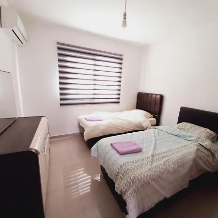 Ozyalcin 4+1 Apartamento *
